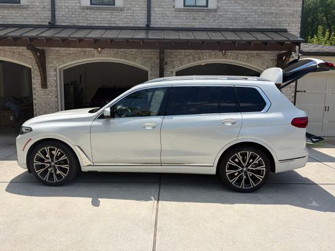 Used 2022 BMW X7 xDrive40i w/ Luxury Seating Package image 5