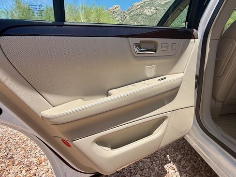 Used 2010 Cadillac DTS Premium w/ Driver Awareness Package FWD image 25