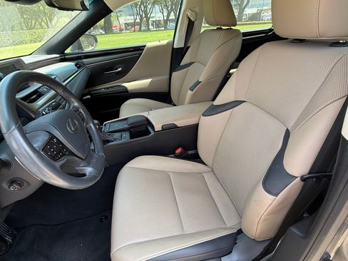 Used 2019 Lexus ES 350 image 9