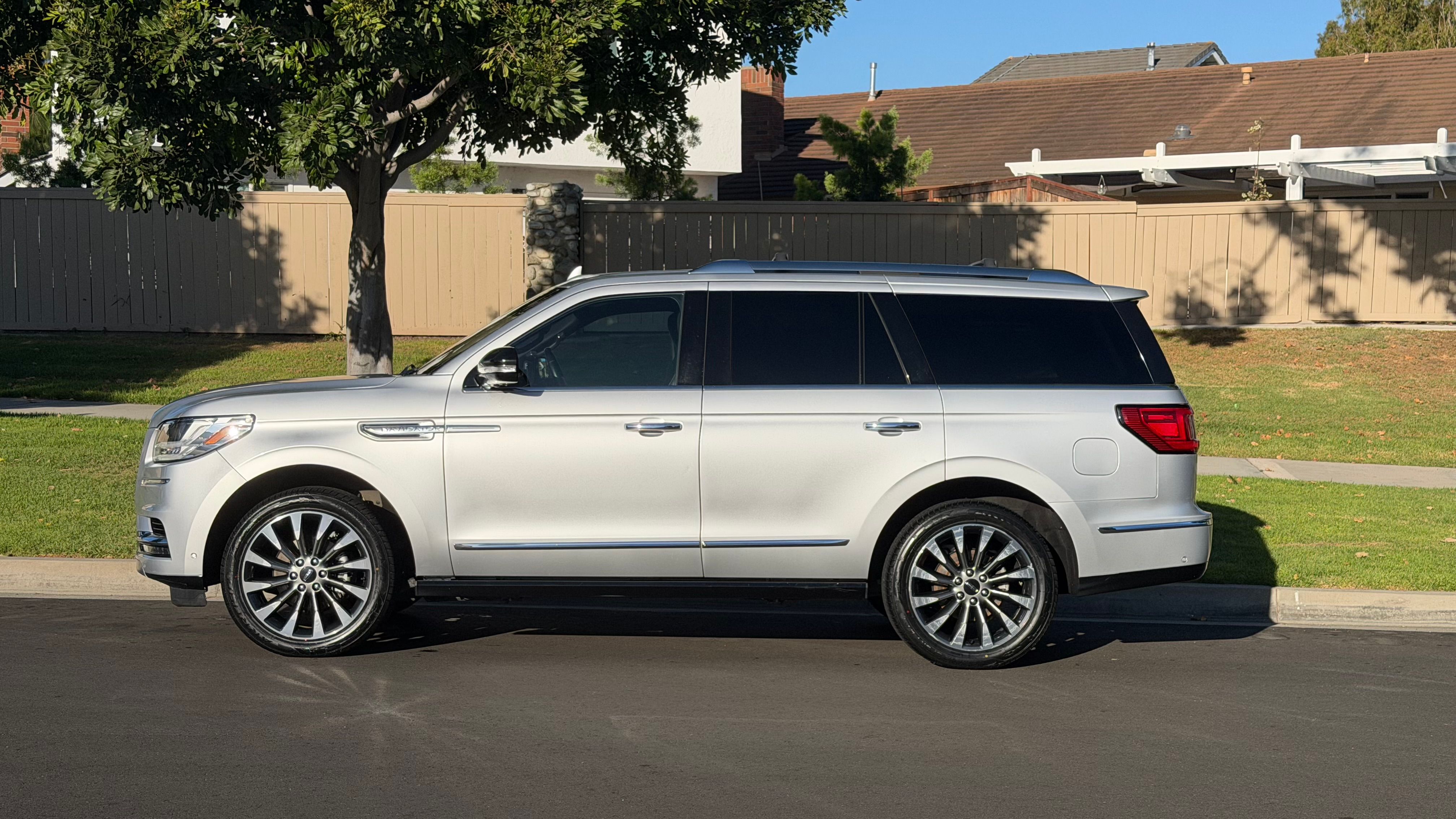 Used 2018 Lincoln Navigator Select w/ Technology Package AWD/4WD image 6