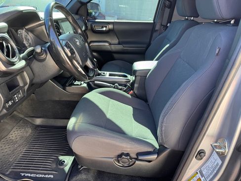 Used 2019 Toyota Tacoma TRD Sport image 21