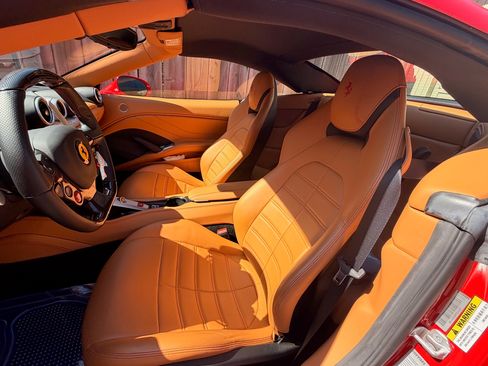 Used 2015 Ferrari California T image 15