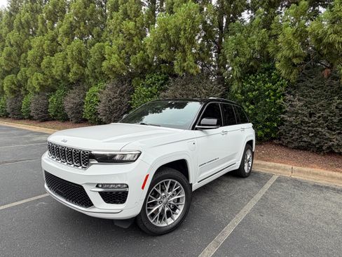 Used 2022 Jeep Grand Cherokee Summit w/ Advanced Protech Group IV AWD/4WD image 1