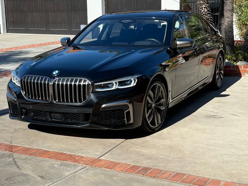Used 2020 BMW M760i xDrive M760i xDrive Sedan 4D w/ Luxury Rear Seating Package image 2