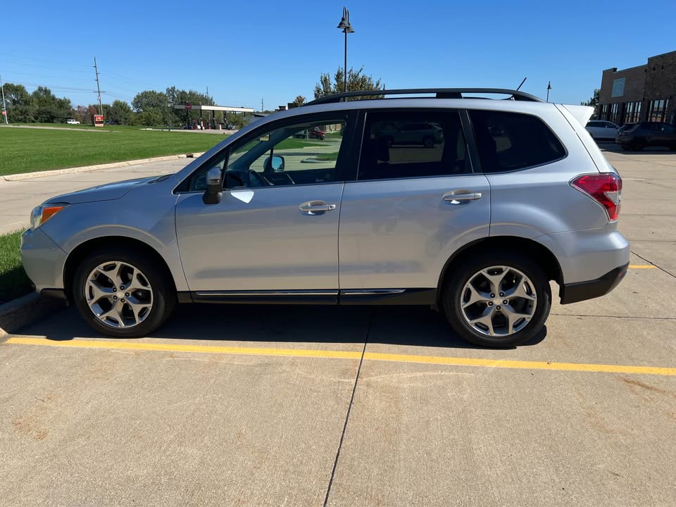 Used 2015 Subaru Forester 2.5i Touring AWD/4WD image 2