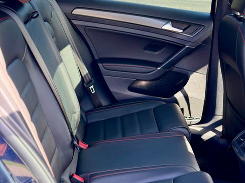 Used 2019 Volkswagen GTI SE image 9