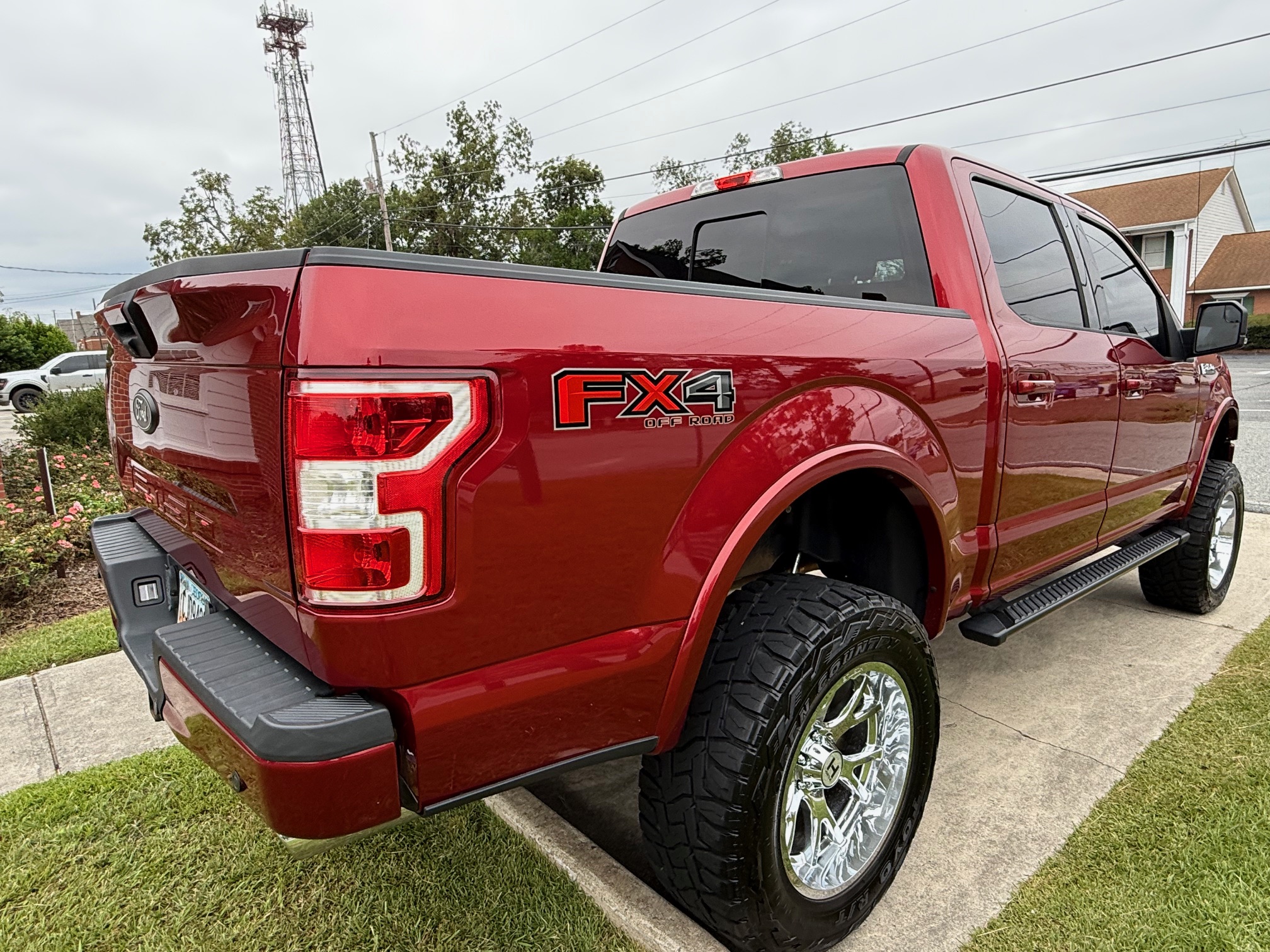 Used 2018 Ford F150 XLT w/ Equipment Group 302A Luxury AWD/4WD image 6