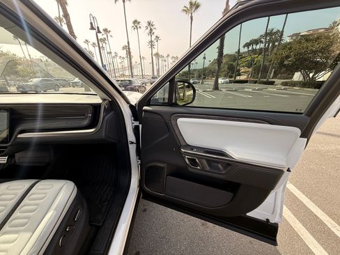 Used 2022 Rivian R1T Launch Edition image 22