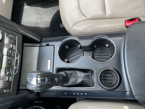 Used 2018 Ford Explorer XLT w/ Equipment Group 202A image 19