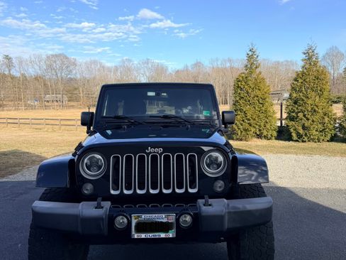 Used 2016 Jeep Wrangler Unlimited Sahara w/ Dual Top Group image 6