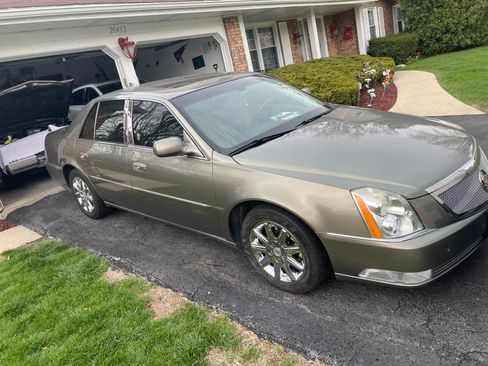Used 2011 Cadillac DTS Premium image 12