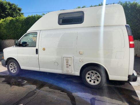 Used 2014 Chevrolet Express 1500 image 2