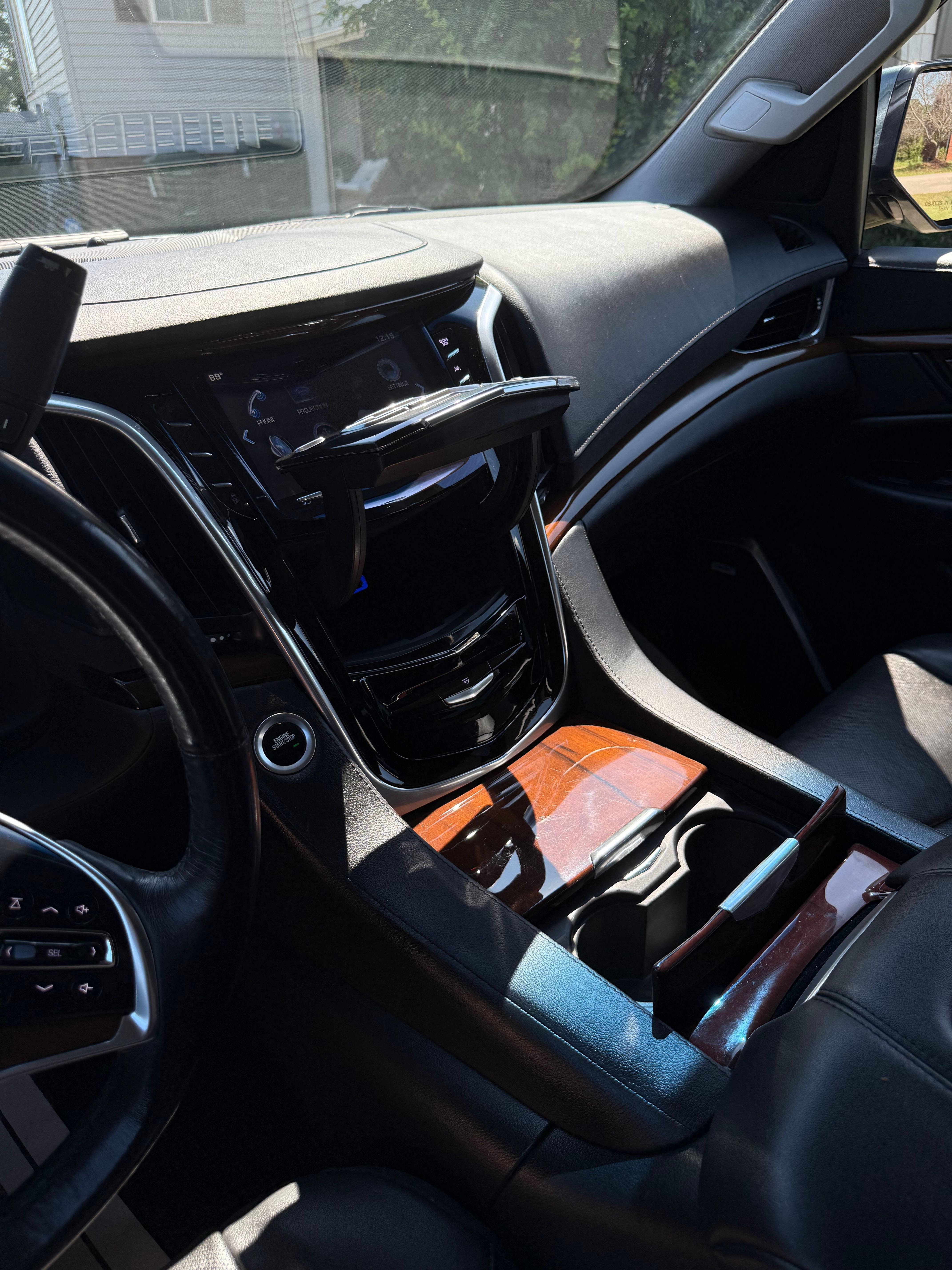 Used 2019 Cadillac Escalade ESV Luxury AWD/4WD image 17