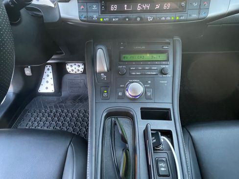 Used 2015 Lexus CT 200h w/ F Sport w/Nuluxe Interior FWD image 17