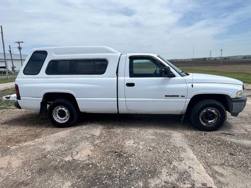 Used 2001 Dodge Ram 1500 Truck 2WD Regular Cab image 2