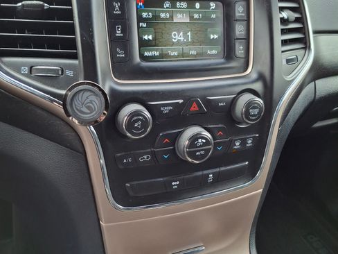 Used 2015 Jeep Grand Cherokee Laredo image 12