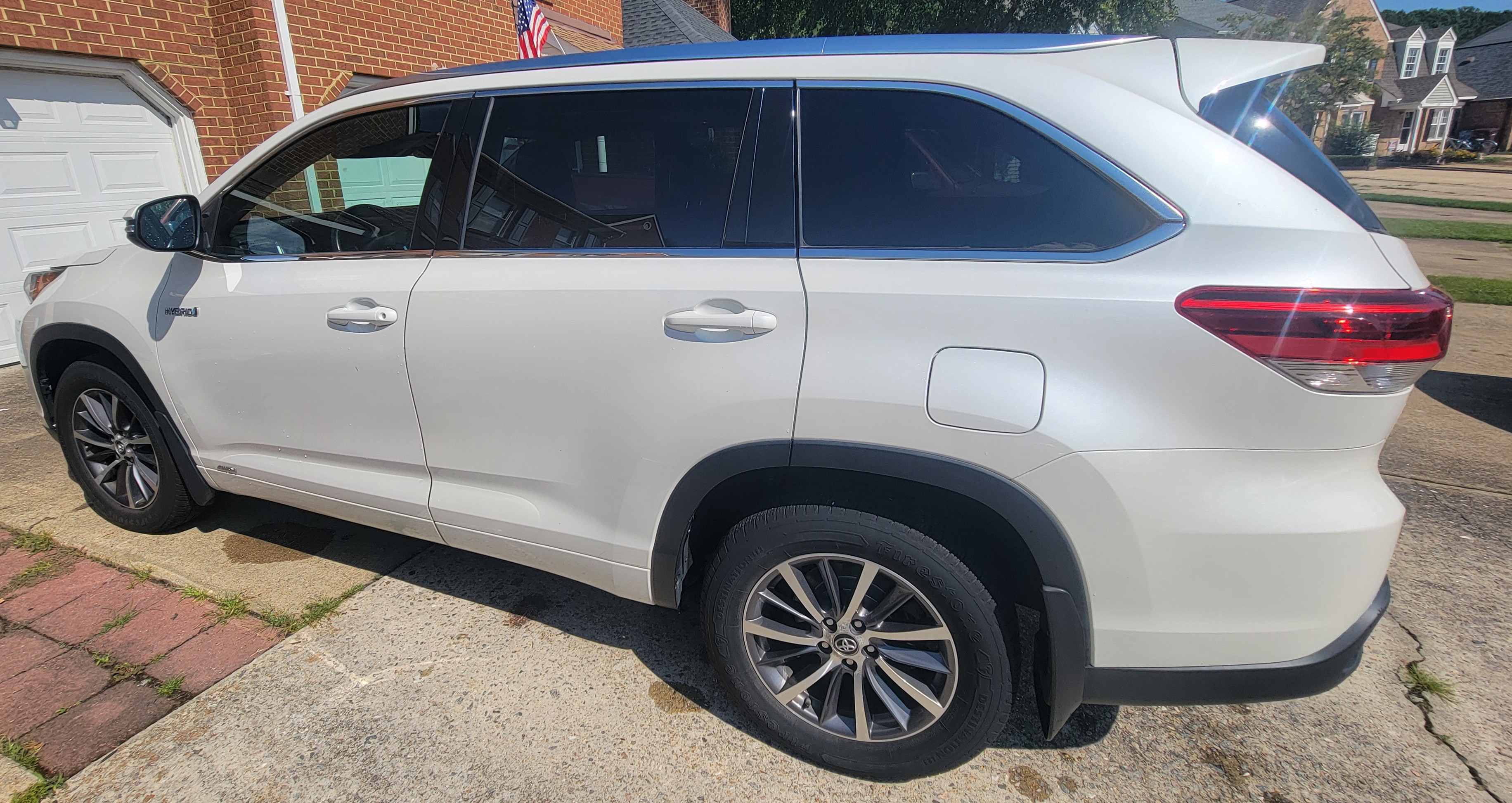 Used 2017 Toyota Highlander XLE AWD/4WD image 2