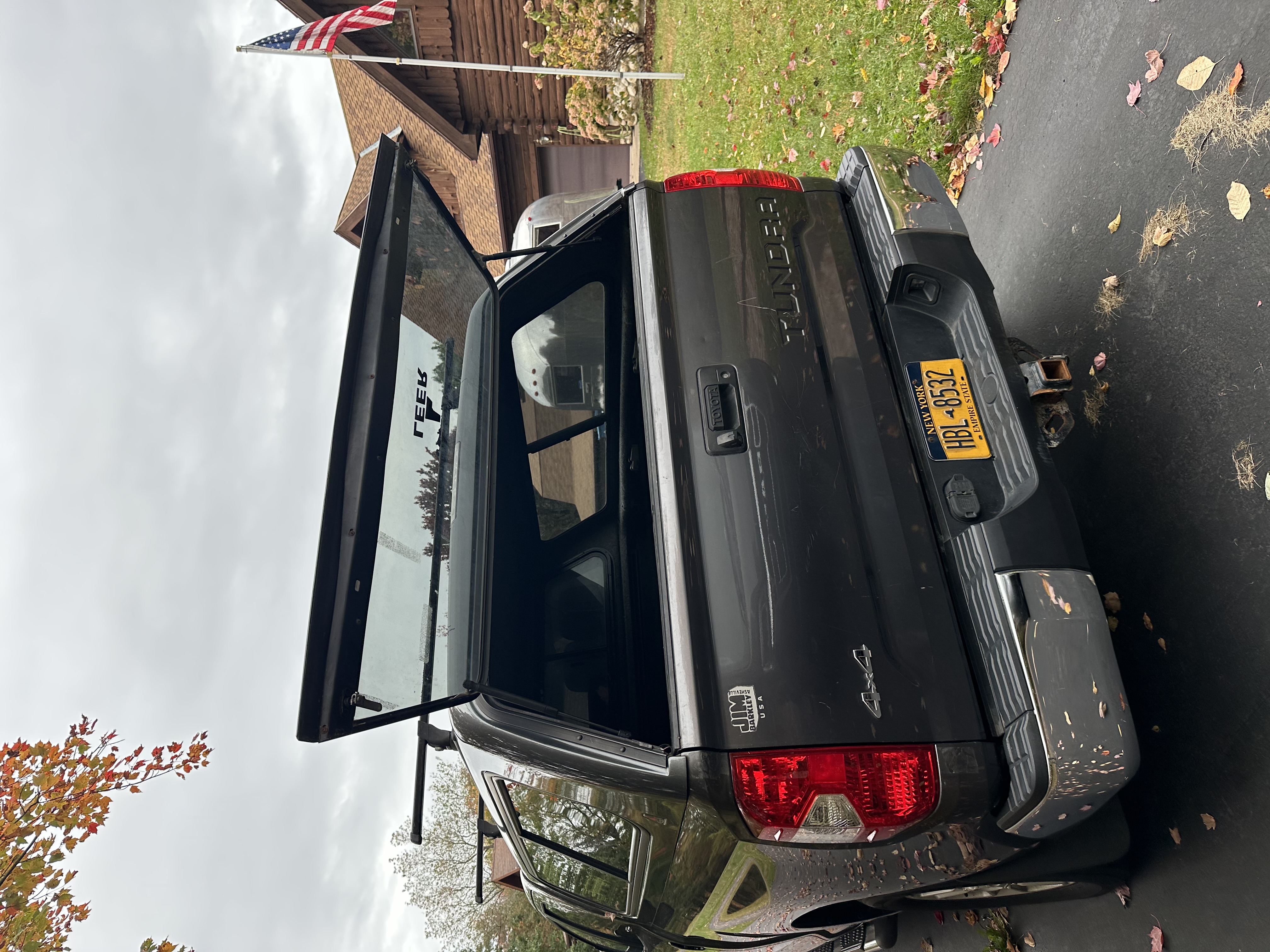 Used 2014 Toyota Tundra SR5 w/ SR5 Upgrade Package AWD/4WD image 9