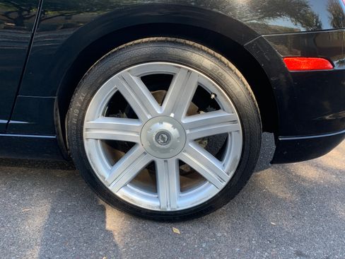 Used 2006 Chrysler Crossfire Limited image 10