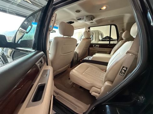 Used 2003 Lincoln Navigator Sport Utility 4D image 9