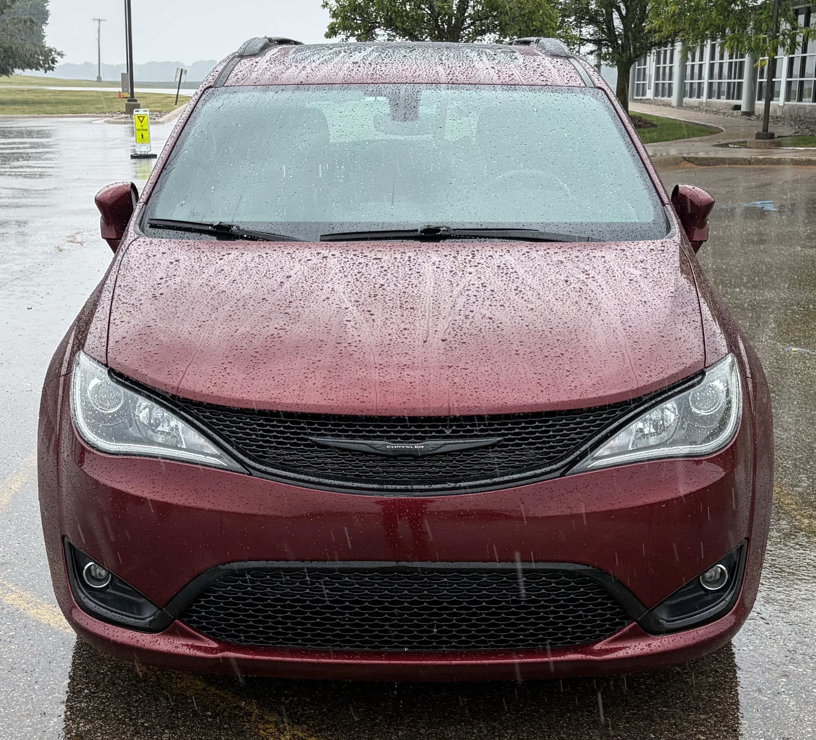 Used 2020 Chrysler Pacifica Limited w/ S Appearance Package FWD image 9