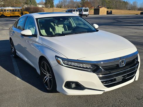 Used 2021 Honda Accord Touring image 4