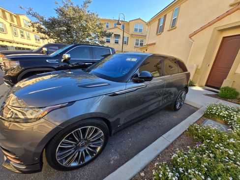 Used 2018 Land Rover Range Rover Velar R-Dynamic SE image 15