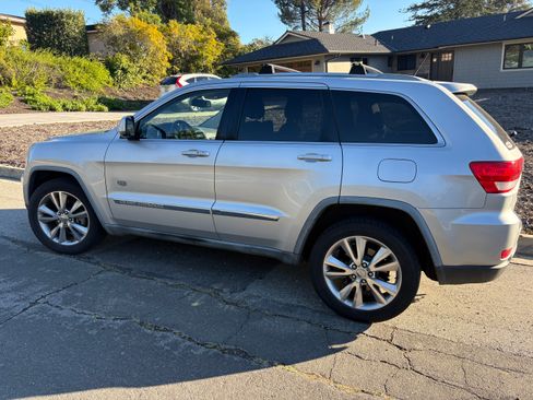Used 2011 Jeep Grand Cherokee 70th Anniversary image 1