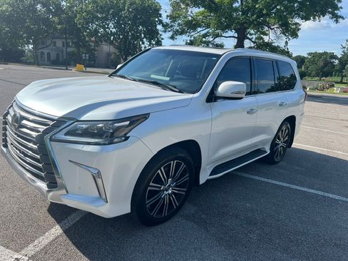 Used 2021 Lexus LX 570 4WD w/ Luxury Package image 8