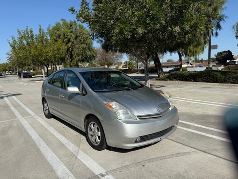 Used 2004 Toyota Prius image 1