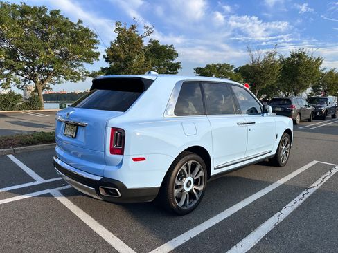 Used 2023 Rolls-Royce Cullinan image 2