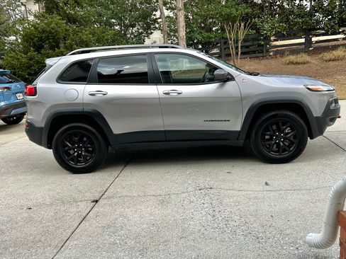 Used 2018 Jeep Cherokee Trailhawk w/ Quick Order Package 27L image 5