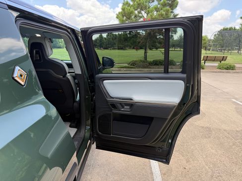 Used 2023 Rivian R1S Adventure AWD/4WD image 26