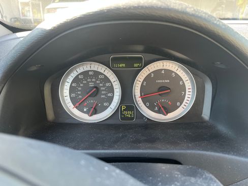 Used 2011 Volvo C70 T5 w/ Convenience Pkg image 9