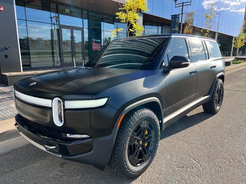 Used 2023 Rivian R1S Adventure AWD/4WD image 1