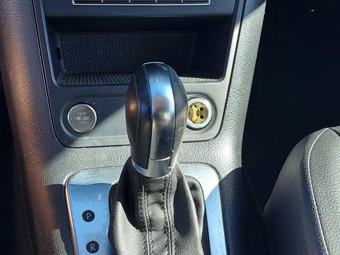 Used 2014 Volkswagen Tiguan SE image 11