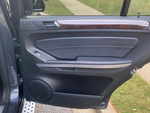 Used 2010 Mercedes-Benz GL 450 4MATIC image 16