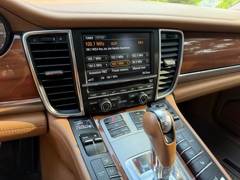 Used 2011 Porsche Panamera Turbo image 2