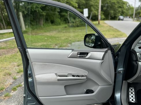 Used 2010 Subaru Forester 2.5XT Limited image 12