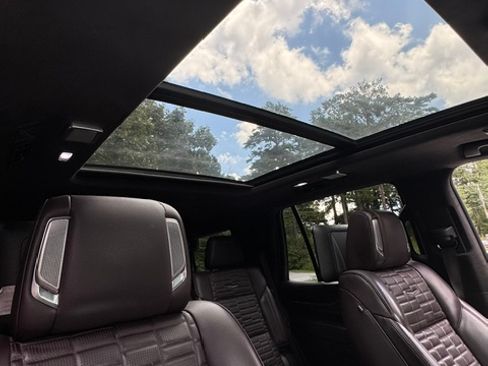 Used 2021 Cadillac Escalade Sport Platinum AWD/4WD image 9