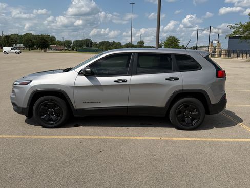 Used 2015 Jeep Cherokee Sport FWD image 5