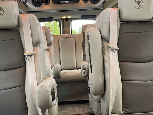 Used 2022 Chevrolet Express 2500 Extended w/ Enhanced Convenience Package image 10