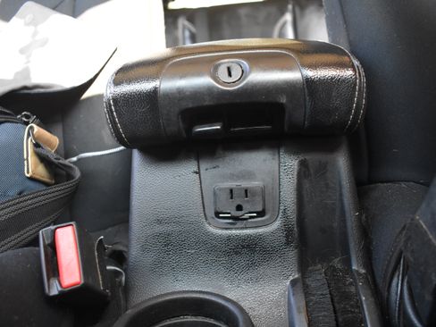 Used 2014 Jeep Wrangler Unlimited Sahara image 15