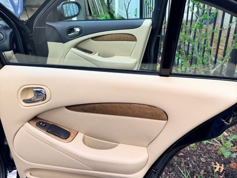 Used 2005 Jaguar S-TYPE R RWD image 28
