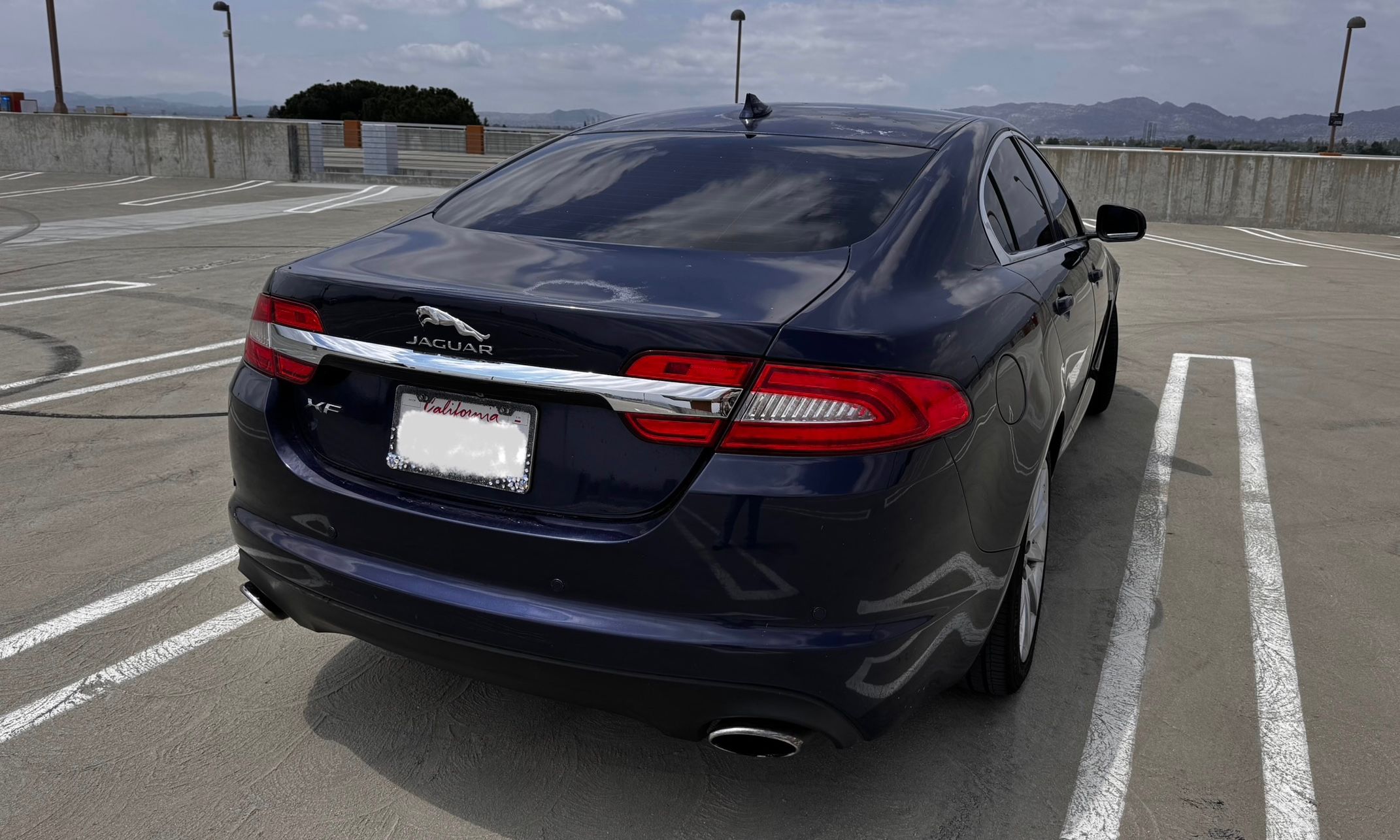 Used 2015 Jaguar XF Premium RWD image 6
