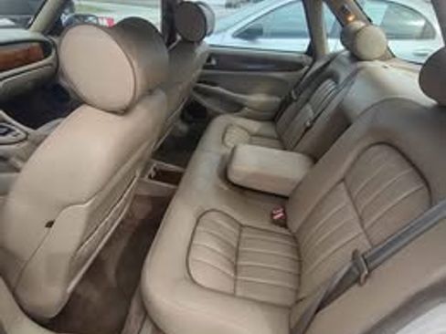 Used 2003 Jaguar XJ8 image 9