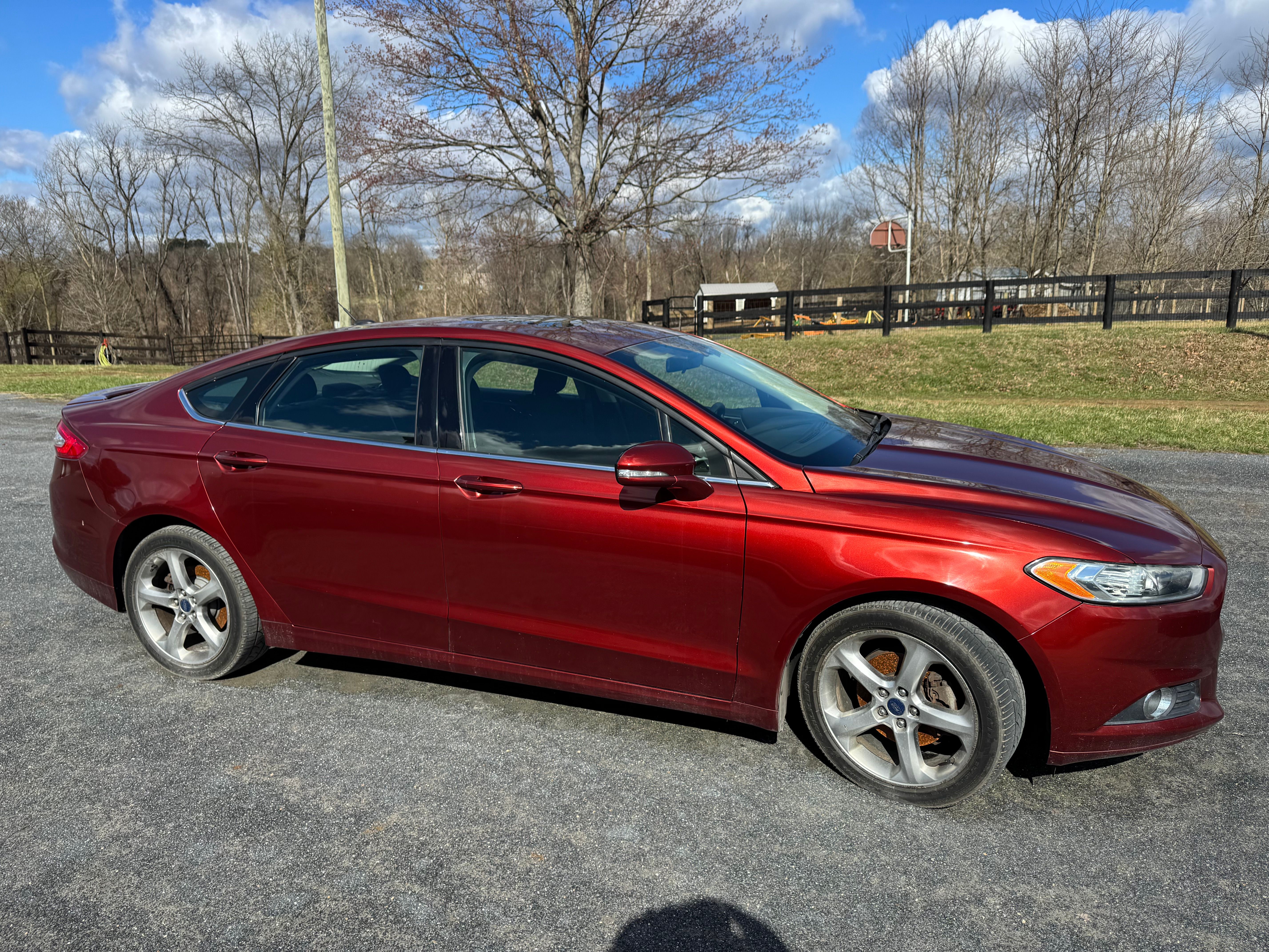 Used 2014 Ford Fusion SE w/ Equipment Group 201A FWD image 2