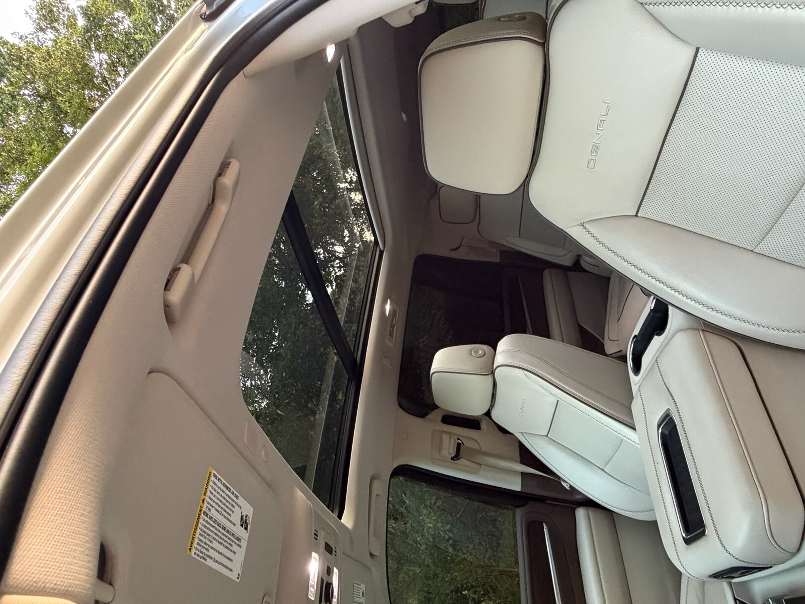 Used 2022 GMC Yukon XL Denali AWD/4WD image 12