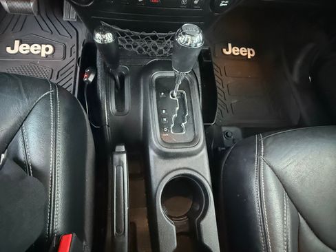 Used 2017 Jeep Wrangler Unlimited Sahara w/ Connectivity Group image 18
