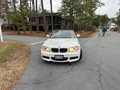 Used 2010 BMW 135i Convertible image 4